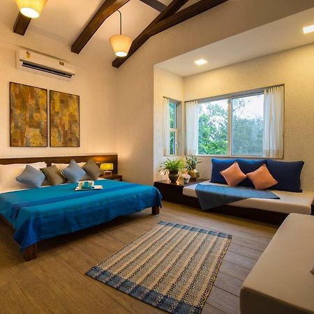El Lodge By Stayvista - Pool, Lawn, And A Charming Gazebo For Your Perfect Getaway 罗纳瓦拉 外观 照片